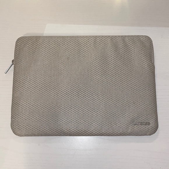 MacBook case carrier